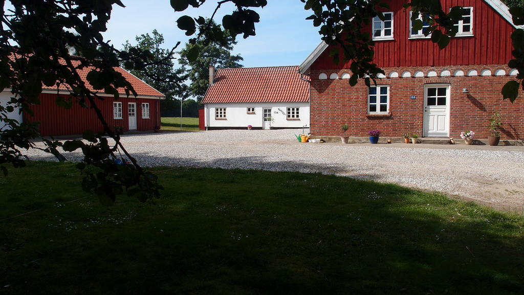 Bjaeldskovgaard Holiday House Funder Kirkeby Rum bild
