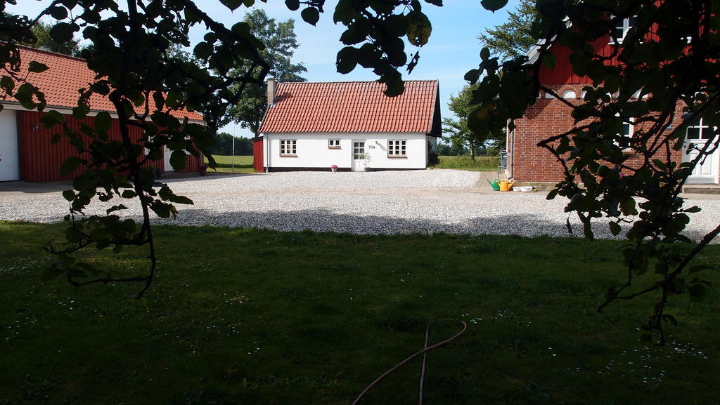 Bjaeldskovgaard Holiday House Funder Kirkeby Rum bild